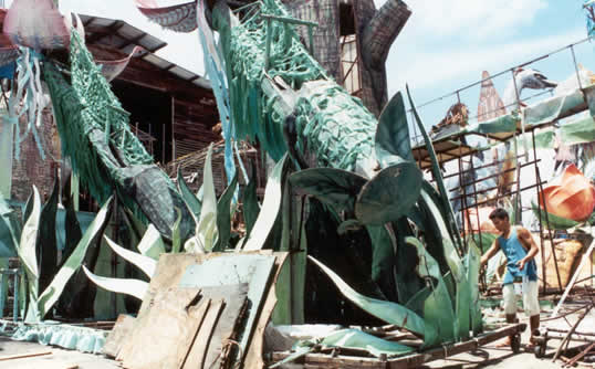 Trabalho no Galpão do Caprichoso - Foto: Hamilton Bahia