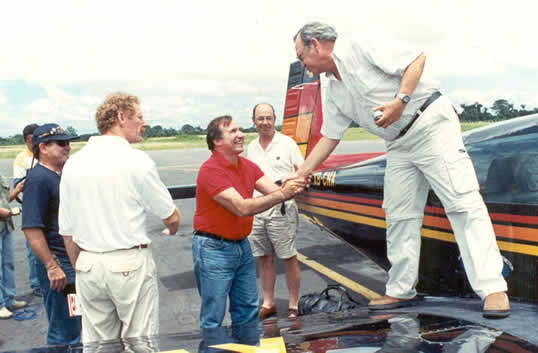 Tripulantes dos monomotores recepcionados em Parintins - Foto: AGEPIN