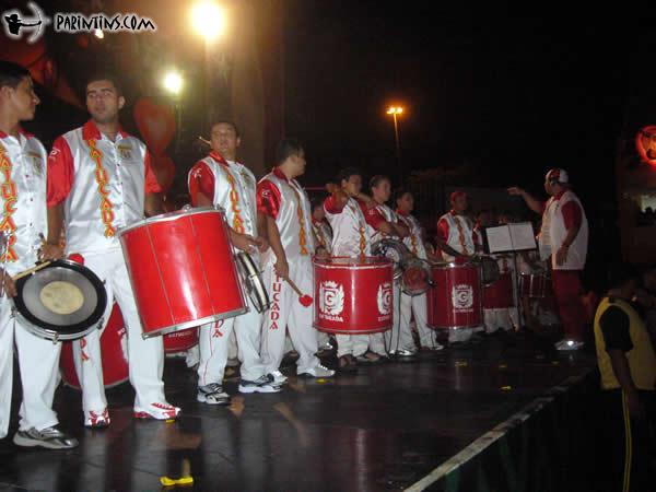 Batucada do Garantido, sob o comando do peara Clemilton