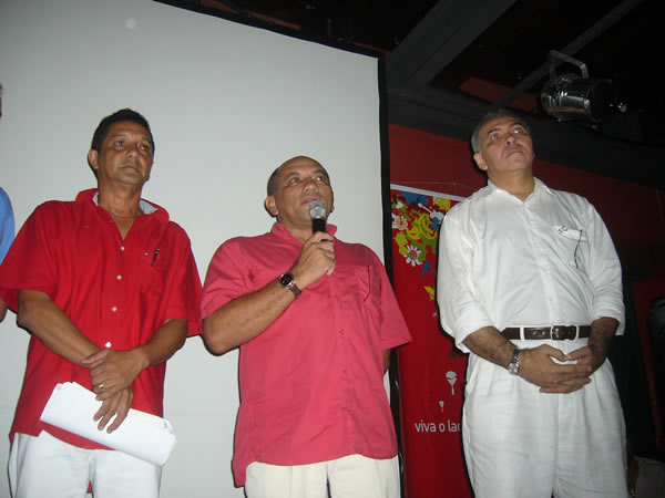 Rivaldo Pereira (vice do MAG), Vicente Matos, presidente do Garantido, e Elimar Cunha, presidente do Mov. Amigos do Garantido